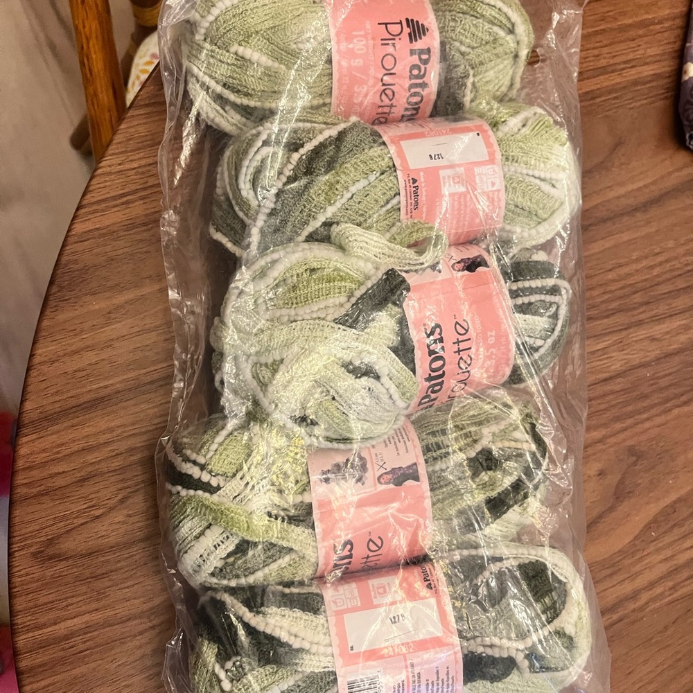 Patons Pirouette Yarn - set of 5. - Picture 3 of 3